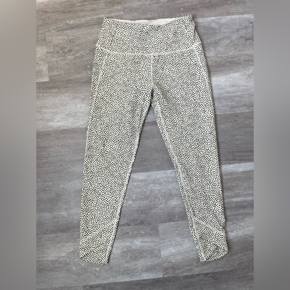 Calia athletic leggings. Size M. Great condition. Adorable ankle details.